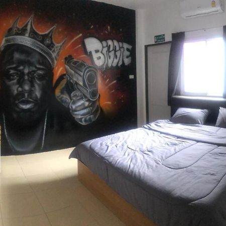 Bonkers Guesthouse Pattaya ภายนอก รูปภาพ