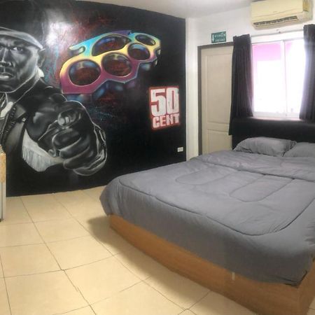 Bonkers Guesthouse Pattaya ภายนอก รูปภาพ