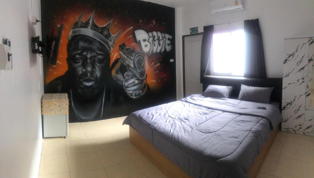 Bonkers Guesthouse Pattaya ภายนอก รูปภาพ