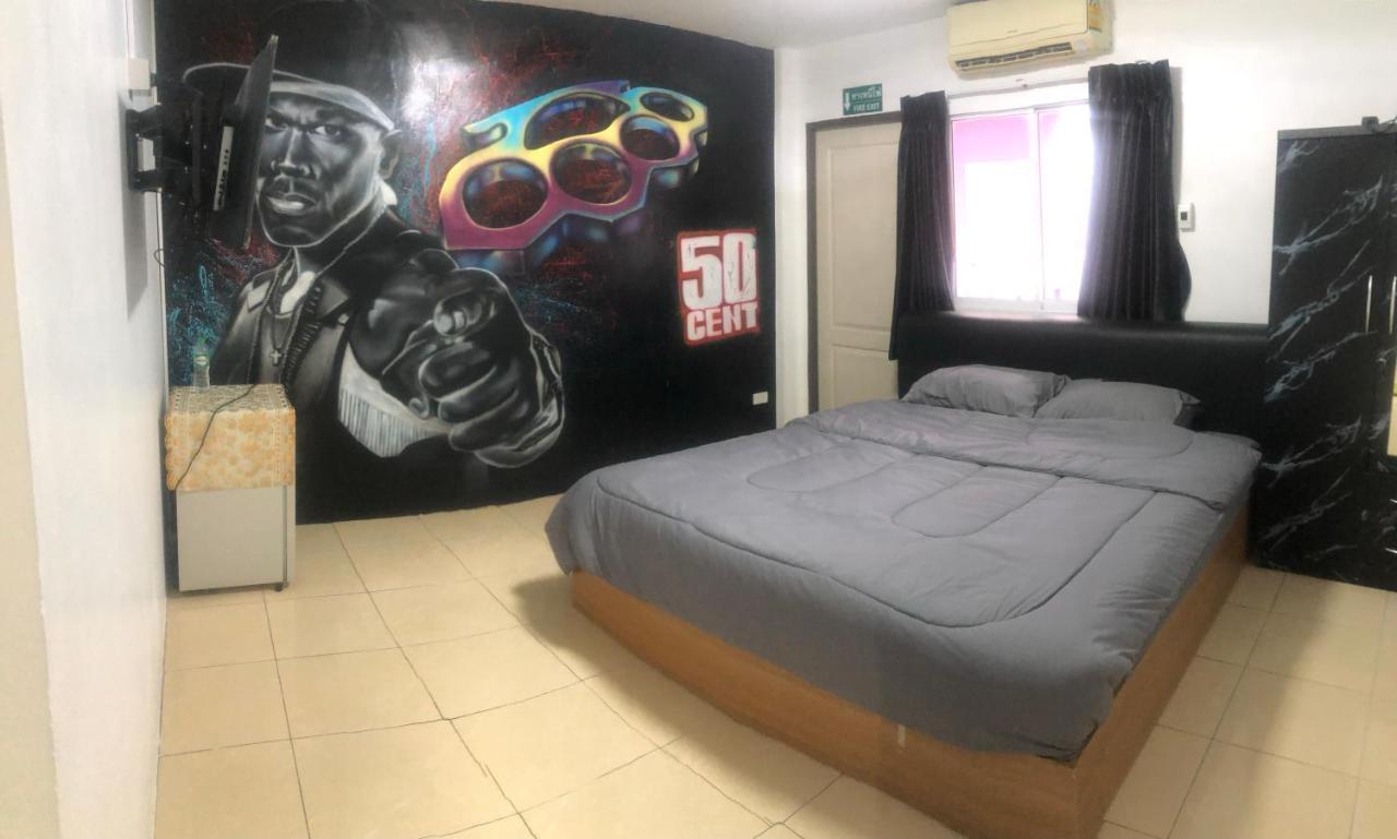 Bonkers Guesthouse Pattaya ภายนอก รูปภาพ