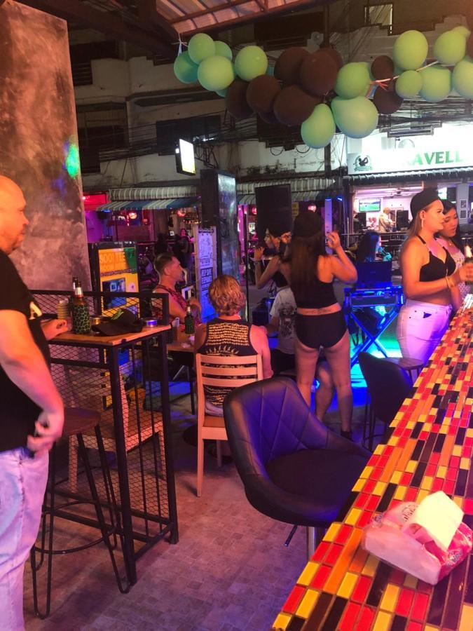Bonkers Guesthouse Pattaya ภายนอก รูปภาพ