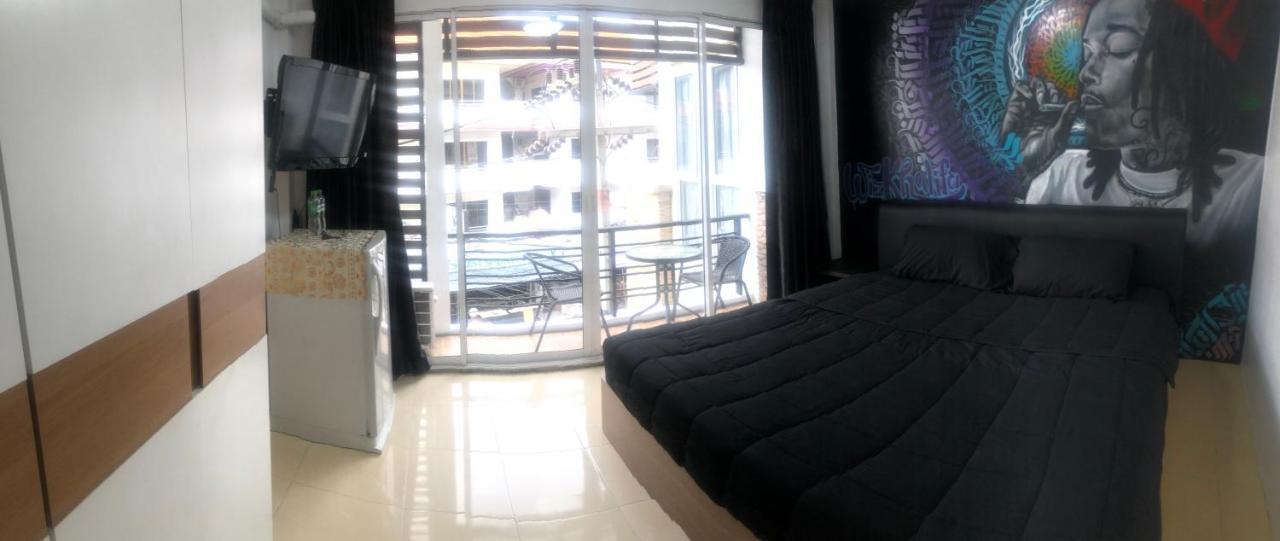 Bonkers Guesthouse Pattaya ภายนอก รูปภาพ