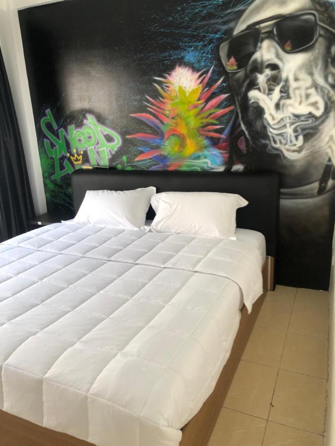 Bonkers Guesthouse Pattaya ภายนอก รูปภาพ