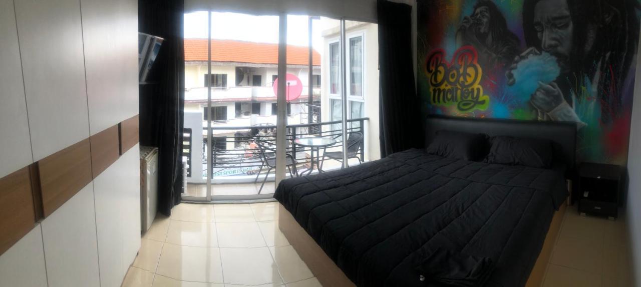 Bonkers Guesthouse Pattaya ภายนอก รูปภาพ